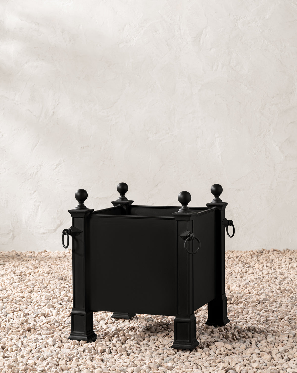 Saracen Outdoor Planter