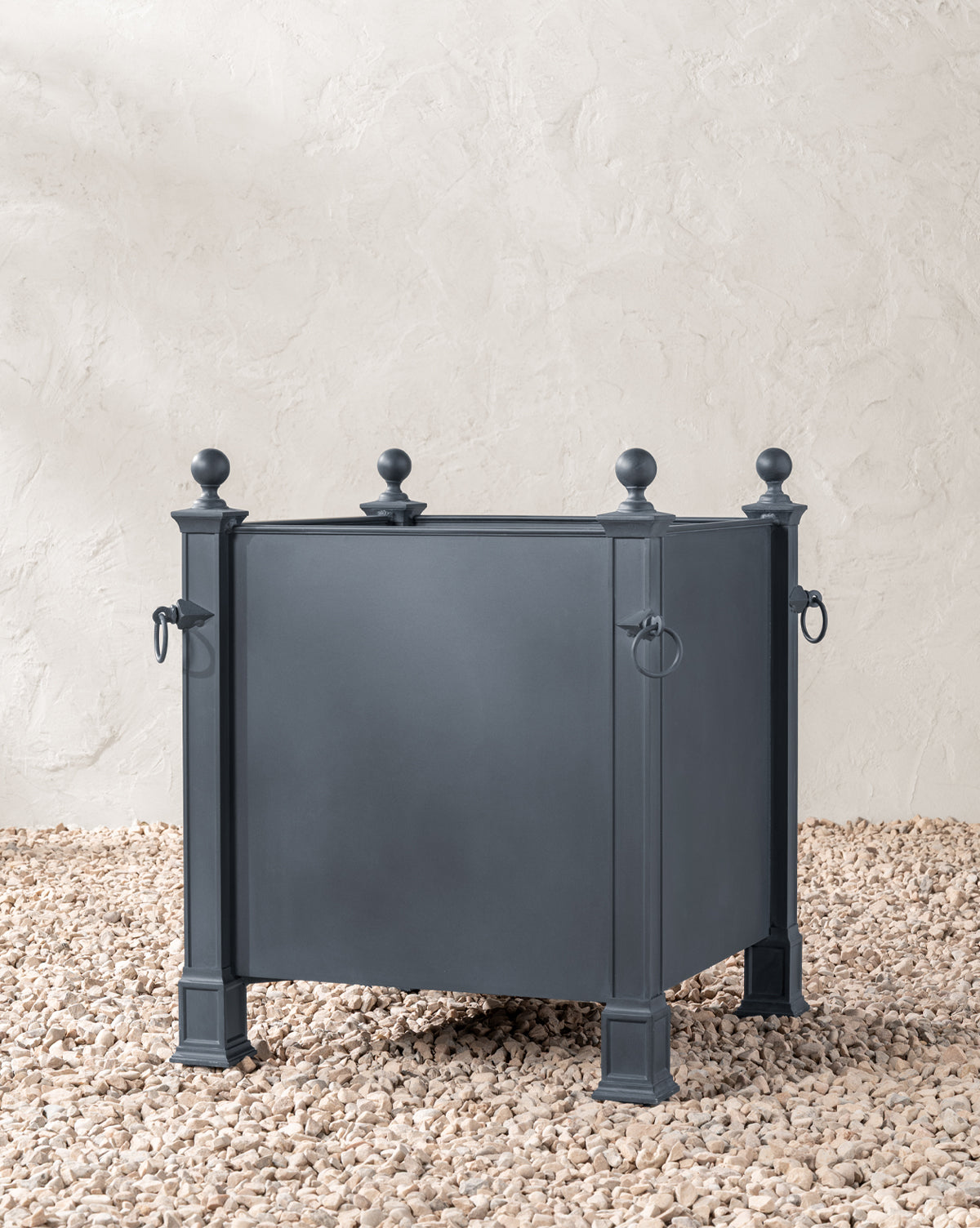 Saracen Outdoor Planter