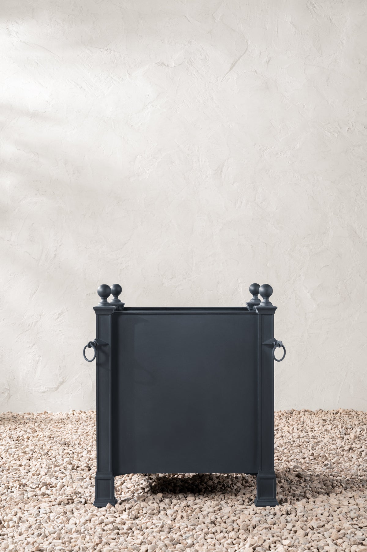 Saracen Outdoor Planter