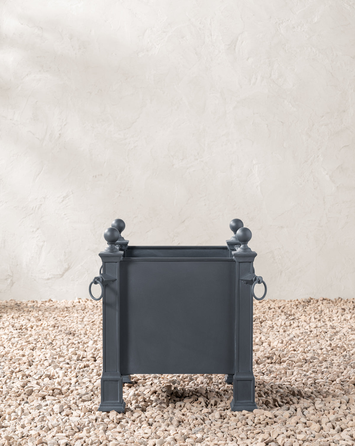 Saracen Outdoor Planter