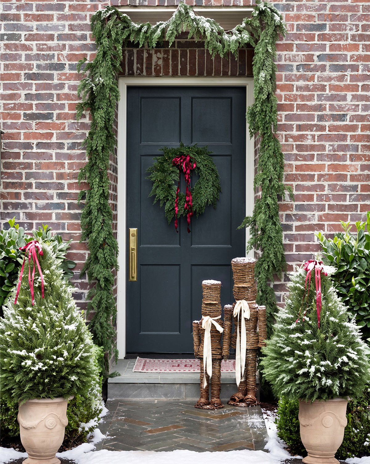 Classic Outdoor Cedar Pre-Lit Faux Wreath